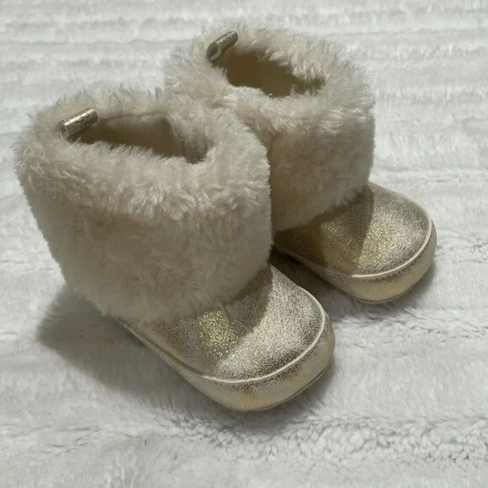 Rising Star Baby Girl Gold Metallic Faux Fur Trim Crib Boots Size 1 3-6 Months
